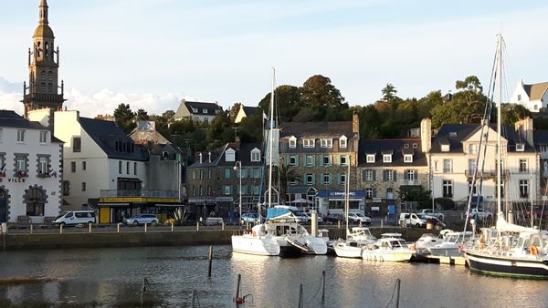 LE STUDIO DE GWEN AU PORT DE BINIC A 200 DE LA PLAGE. échange GPs ou réciproques. draps non fournis.
