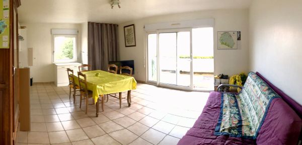 Au croisement entre le Beaujolais et les monts du Lyonnais, logement au calme avec une belle vue jusqu’aux Alpes
