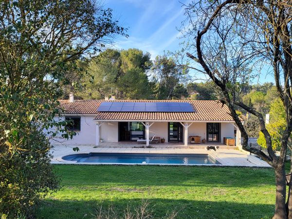 2 pièces, indépendant de notre villa avec piscine en Provence.