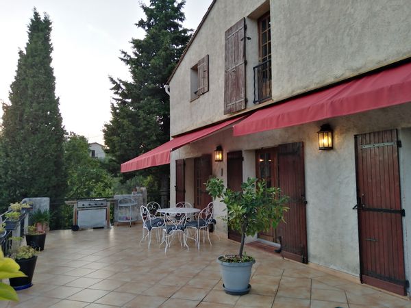 Maison charmante et agréable idéalement placée pour découvrir et redécouvrir la Côte d'Azur.