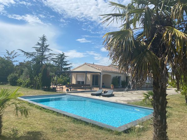 Au cœur de la Drôme et de Ses Nombreux sites touristiques Villa agréable  au calme avec piscine