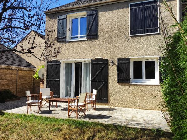 Maison de ville, en Essonne, à 20 km de Paris.