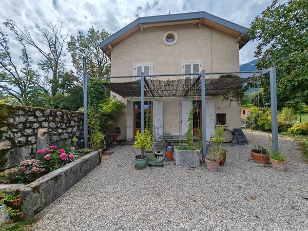 Maison de Charme aux Portes des Alpes: Jardin, Piscine & Montagnes (Grenoble)