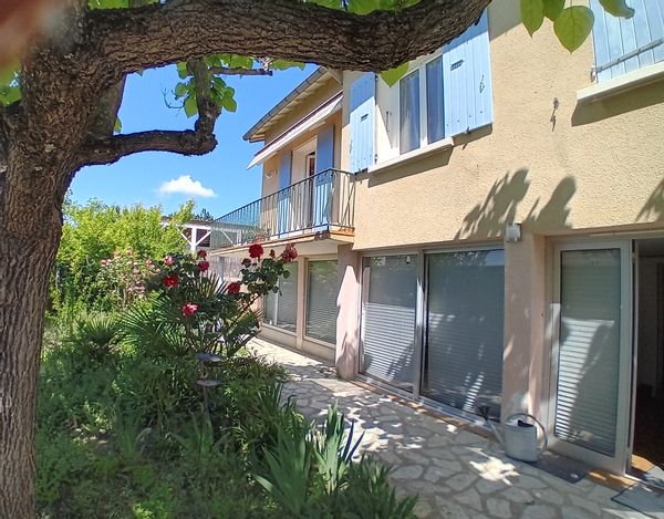 La maison de Lucie et Lionel à Nyons, interested in Andalucia or south Italy for JUNE