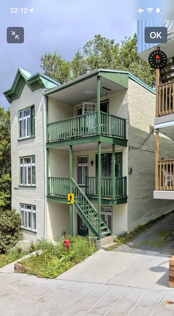 À 2 mn du vieux Québec Une très grande maison