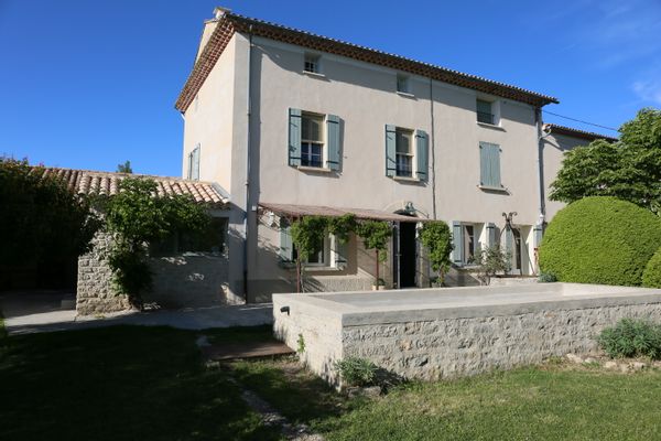 La maison au pied du Ventoux de Genevieve et Pascale-