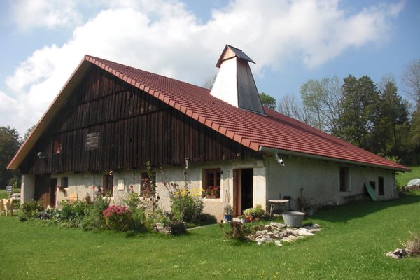 Jolie ferme 18e siècle 20km Suisse.