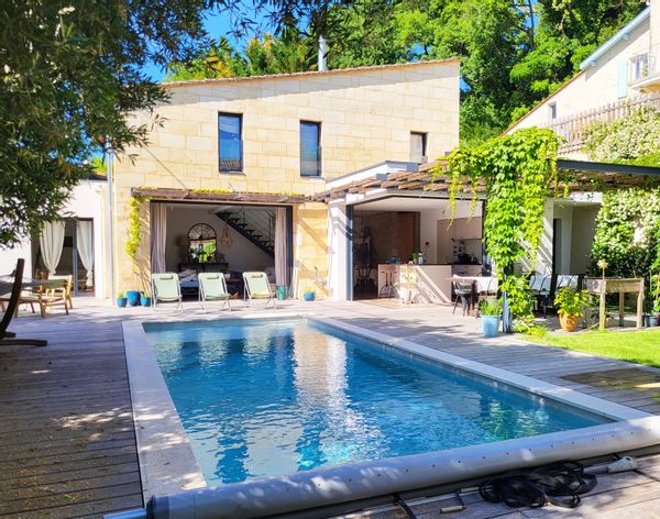 Maison d’architecte avec piscine proche Bordeaux