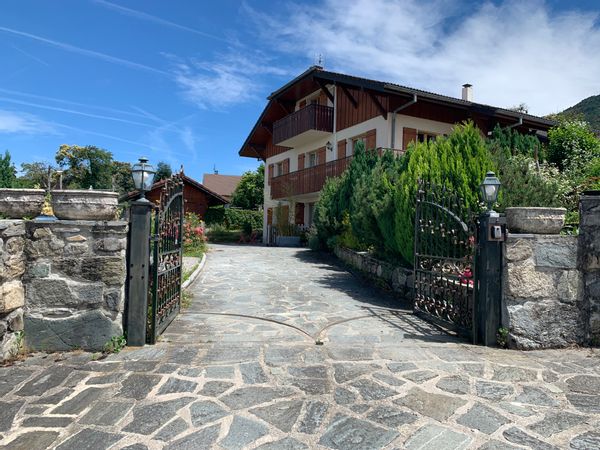 Maison chalet avec vue a 180 degrés sur le Lac Léman, 15 min des premières pistes.