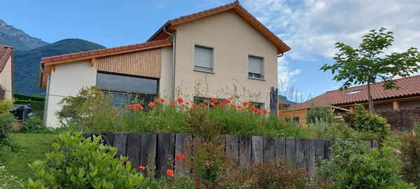 Au pied des montagnes