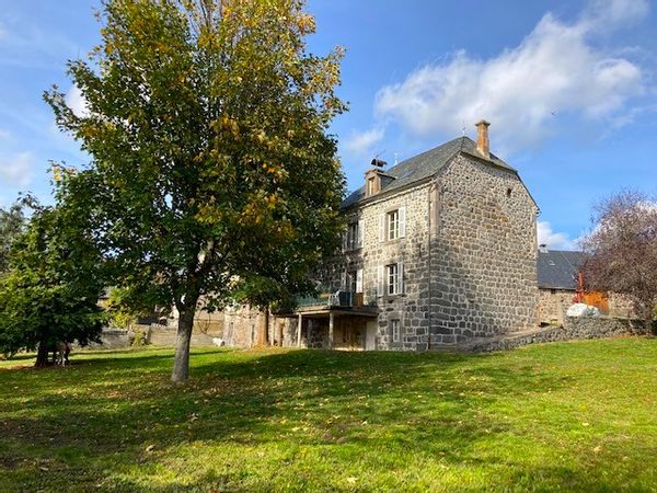 Maison de famille dans le Cantal