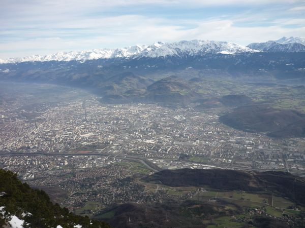 Maison au pied des massifs (Chartreuse,  Vercors, Belledonne) et à 10 mn du lac de Paladru