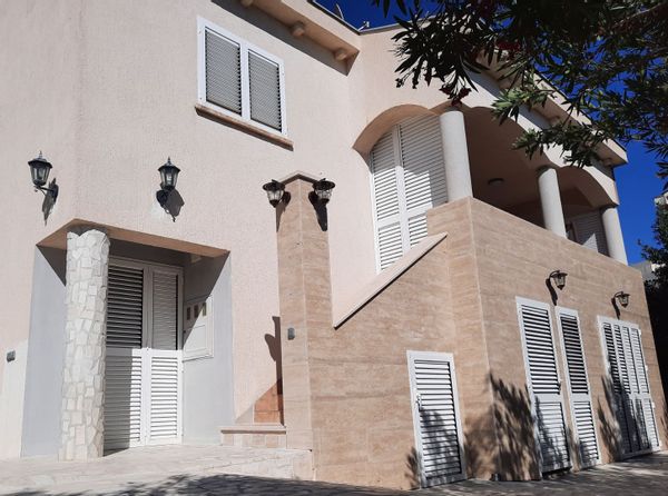 Appartement 85m2 + 40m2 Terrasses dans villa privée