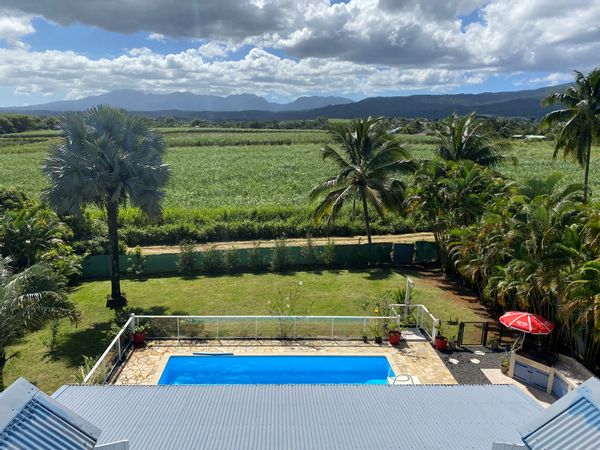 Villa de charme avec vue sur champs de canne à sucre et montagne équipée tout confort