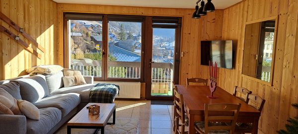 Cozy apartment, centrally located with easy access to ski lifts and all amenities.