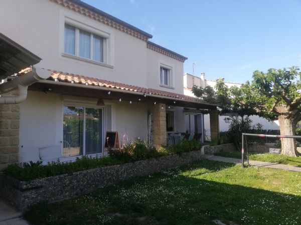 Proche d'avignon, la maison de Marine