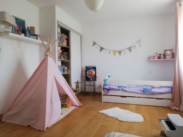 Chambre + cuisine + terrasse/piscine près d'Avignon