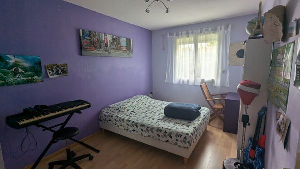 Chambre dans maison calme proche de Bordeaux