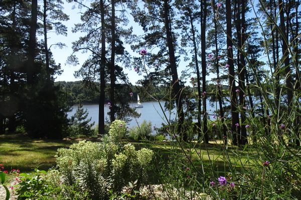 Maison en pierre avec grand parc et vue panoramique sur la rivière