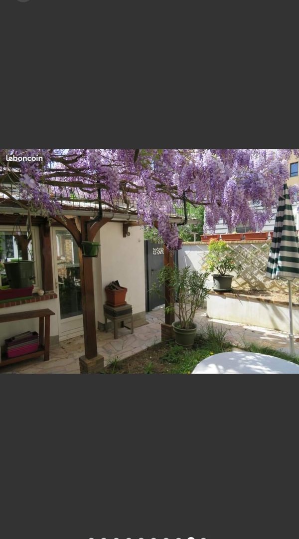 Dépendance dans jardin de maison de ville