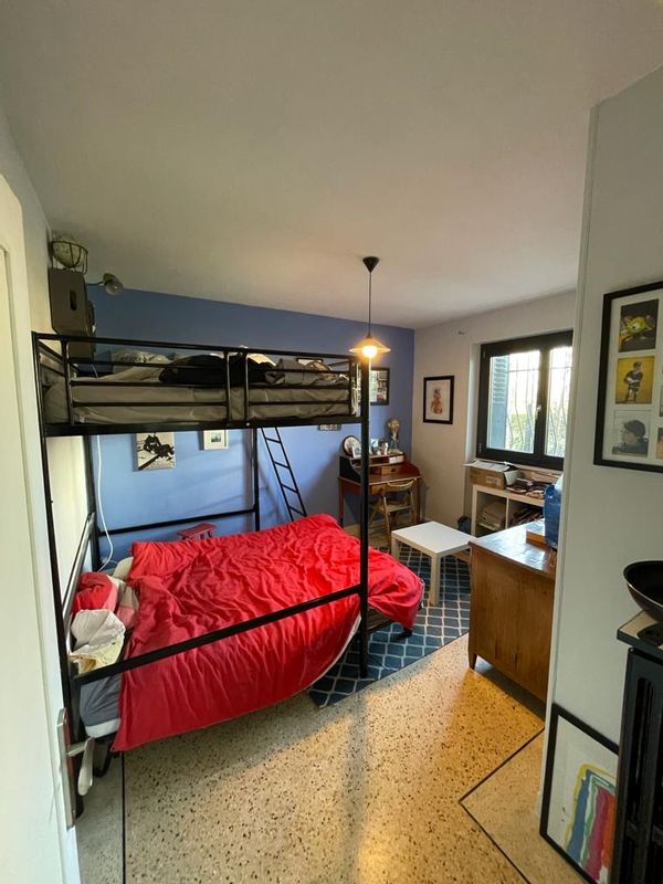 Chambre privée dans une villa