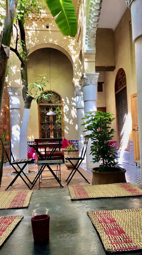 Suite familiale ( 2 chambres communicantes ,sdb) dans un Riad au cœur de la médina de Meknes.