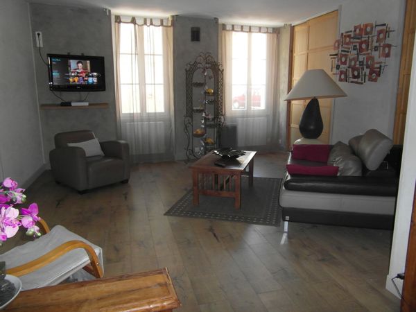 La maison au bord de la rivière 7 nuits minimum; FESTIVAL "les intemporel-les"du 18 au 26 juillet