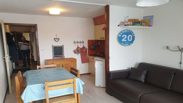 Beau studio cabine pied des pistes praz de lys avec garage et salon commun