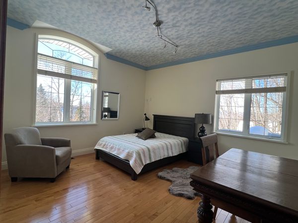 Chambre lumineuse en forêt – Havre paisible à Lac-Beauport tout près de Québec
