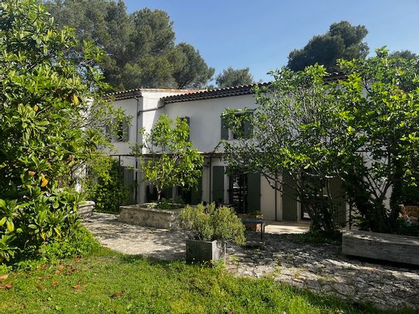 Maison au calme proche d 'Aix en Provence.