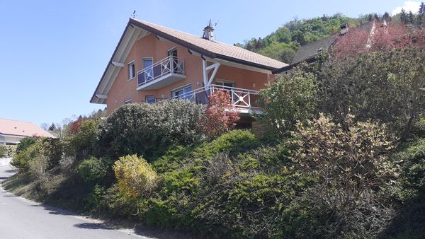 Maison avec jacuzzi et vue lac Léman