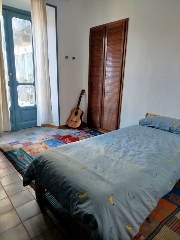 CHAMBRE PRIVÉE dans un appartement avec salle de bain partagée avec la propriétaire