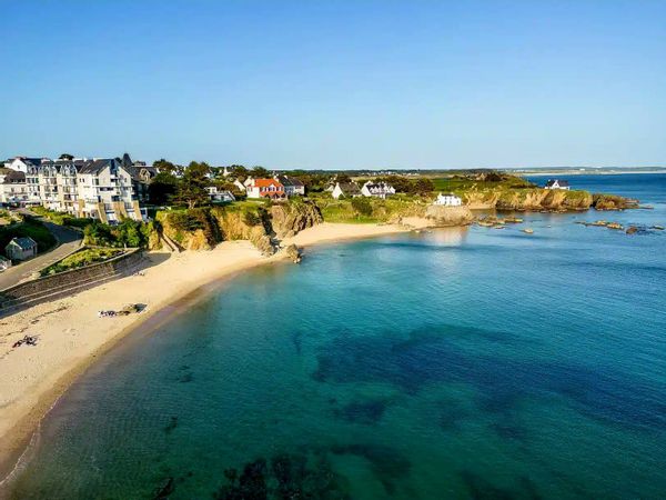 Maison au calme proche des plages et du bourg.