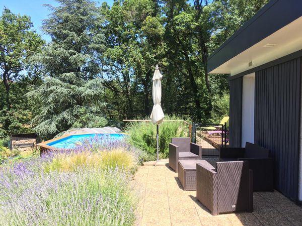 Petit coin de paradis avec piscine - calme absolu à la roche bleue , aux portes de Lyon