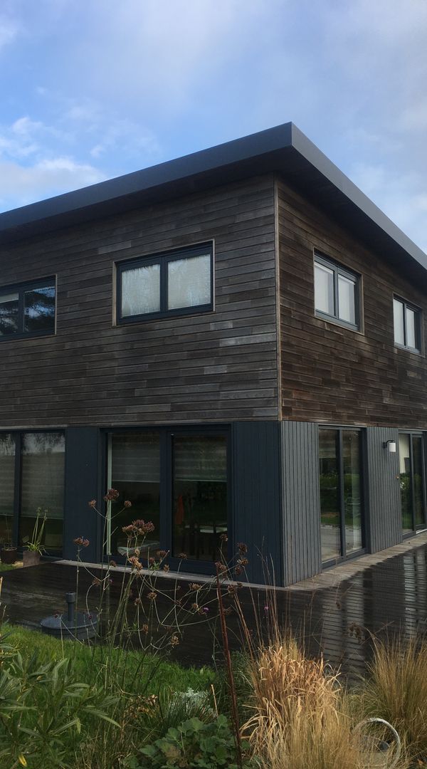 Maison en bois sur le littoral du Finistère
