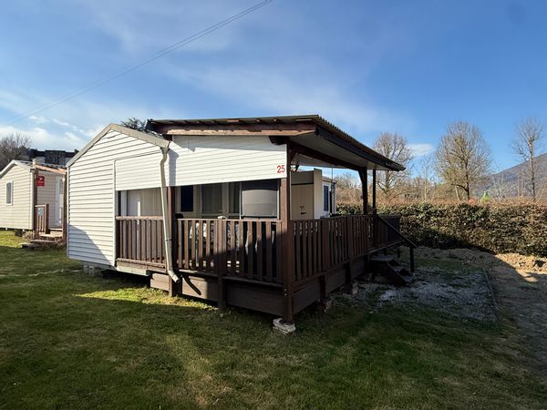 Petit bungalow au bord du lac d'Aiguebelette.