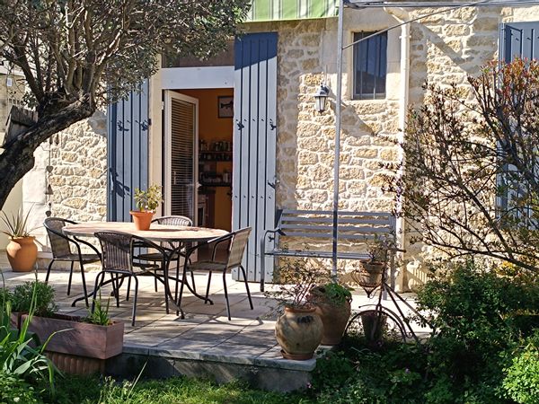 Petite maison de charme au calme, jardin et terrasse sans vis à vis, idéale pour couple sans enfant