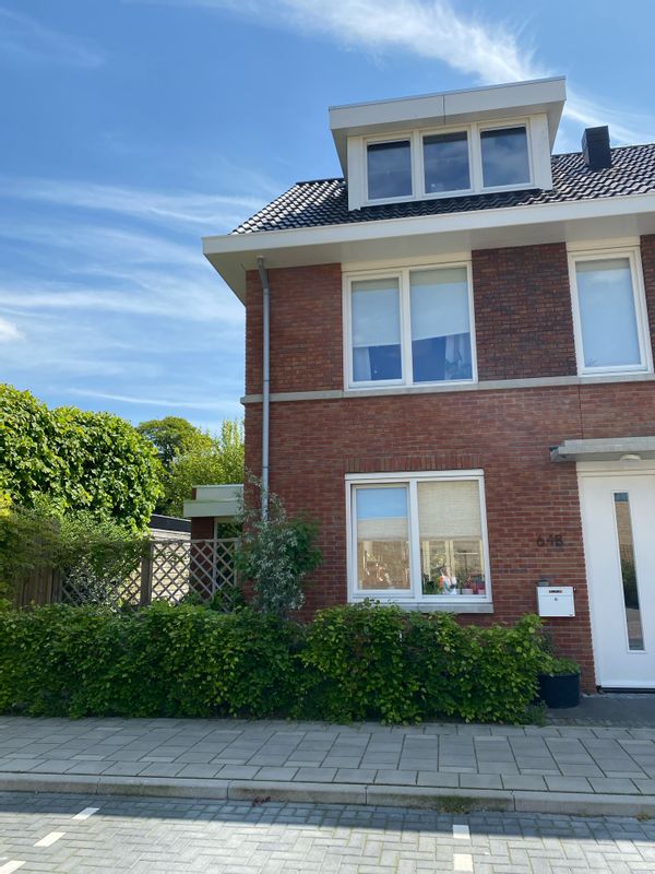 En juillet/août : grande maison familiale moderne et luxueuse + voiture au cœur des Pays-Bas