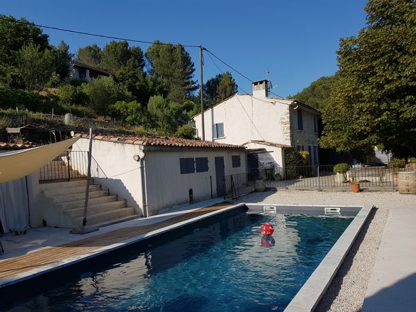 AUTHENTIQUE MAS avec PISCINE au CŒUR DE LA PROVENCE