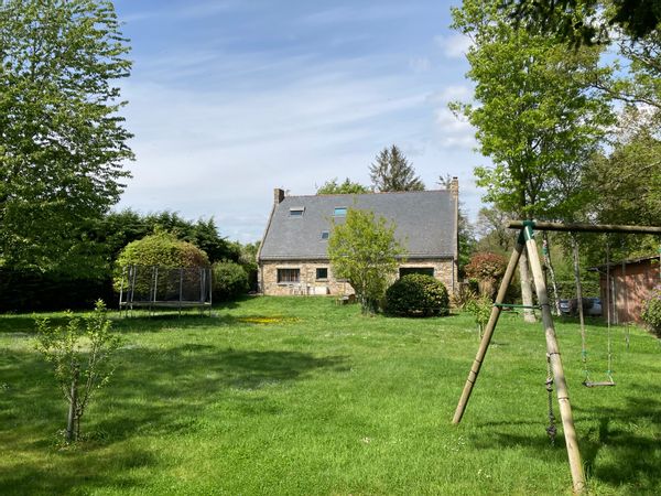 Maison Familiale à 800m de la ria d'Etel, 10km des plages 20 mn des gares. 5 000 m2 de terrain clos.