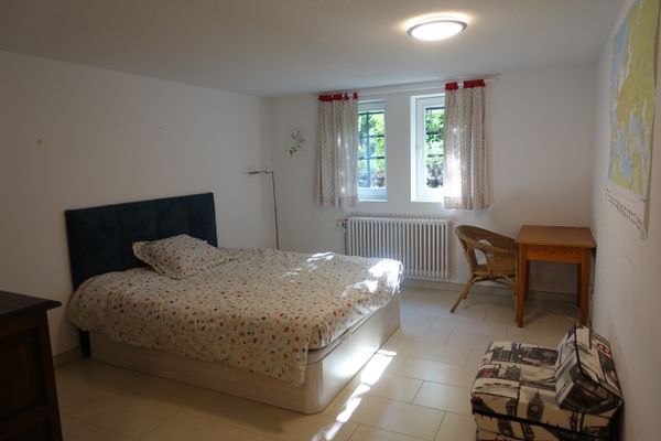 Chambre privée au calme, avec accès indépendant.