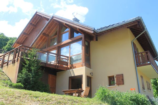 Bel appartement en chalet avec 6 à 8 couchages