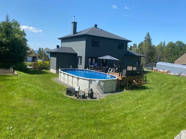 La maison moderne avec spa et piscine