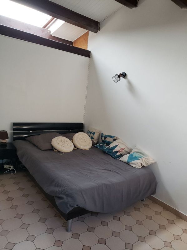 CHAMBRE EN HOSPITALITÉ. Bien lire la description avant d'envoyer une demande...