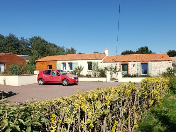 Maison familiale de Gaël, Morgan, Léonie et Malory "À 2 pas du lac, entre Nantes et Pornic"