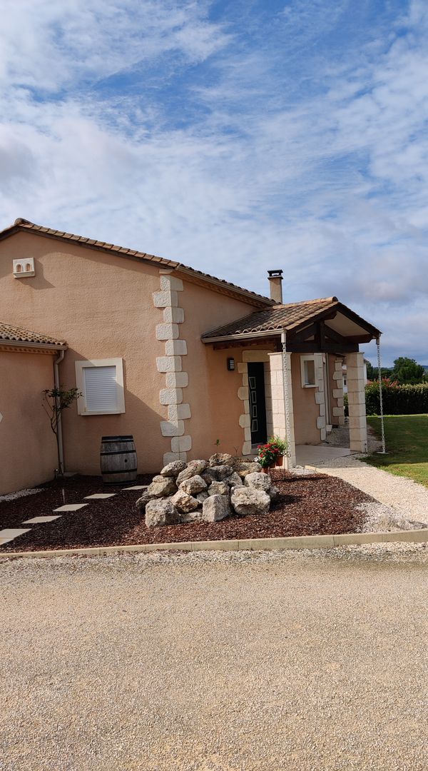 Maison au milieu des vignes