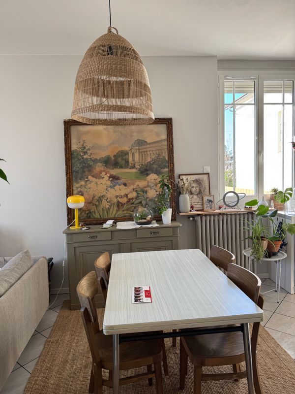 Face à la cité