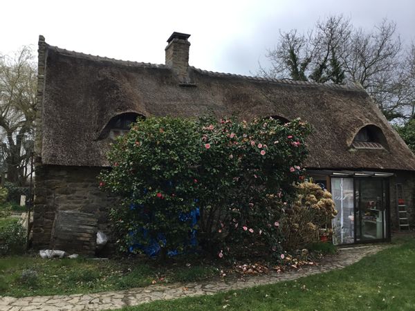 Belle chaumière et jardin