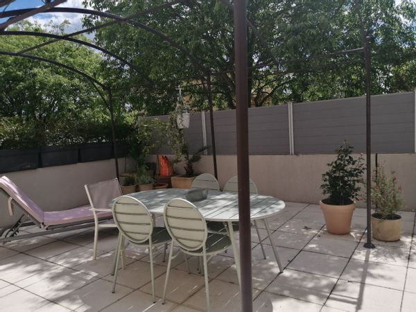 La maison de Géraldine, un duplex dans le quartier résidentiel du Golf de Vacquerolles