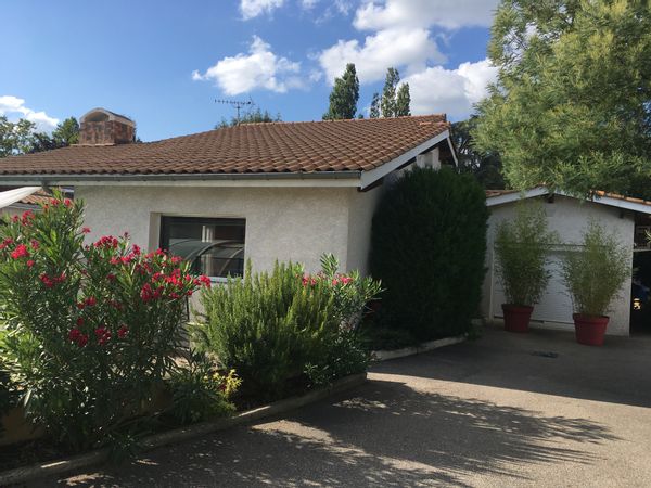 La maison de Nathalie - Maison familiale avec piscine et jardin à Meyzieu (est lyonnais)